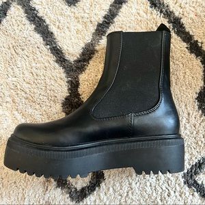 Black Lug Boot
